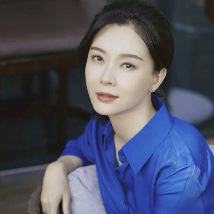 Chen Shu Same Style as Stars Royal Blue Shirts Women's Long - Sleeved Silk Stretch Satin Professional Shirt Mulberry Silk All - Matching OL - CLICK TIK